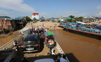 Ferry-Mekong-Cambodge