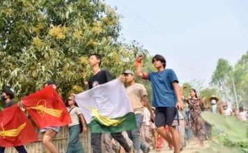 BIRMANIE – POLITIQUE : Le parlement européen condamne la junte militaire birmane Manifestants en Birmanie