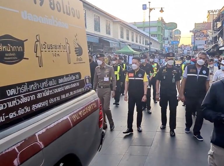 BANGKOK – TOURISME : Guerre de l’eau à Khaosan, la police intervient