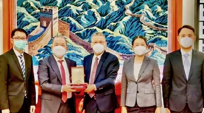 THAÏLANDE – POLITIQUE : Le Pheu Thai anticipe la reprise économique avec des diplomates chinois Pheu Thai - chine