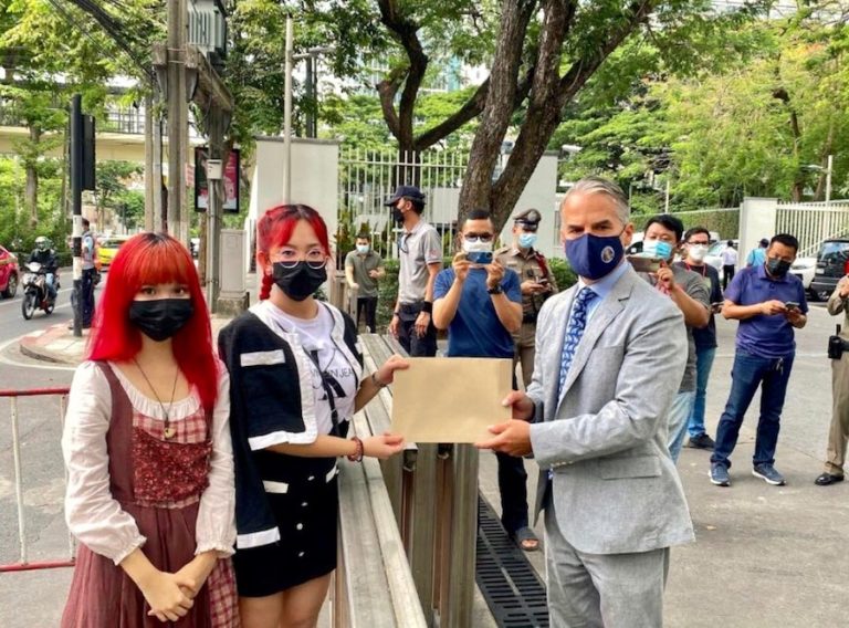 THAÏLANDE – POLITIQUE : Thalu Wang, le groupe d’activistes qui alerte les missions diplomatiques sur le délit de lèse majesté 