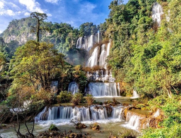 THAÏLANDE – TOURISME : Il ne reste qu’un mois pour voir la plus fameuse chute d’eau de Thaïlande.