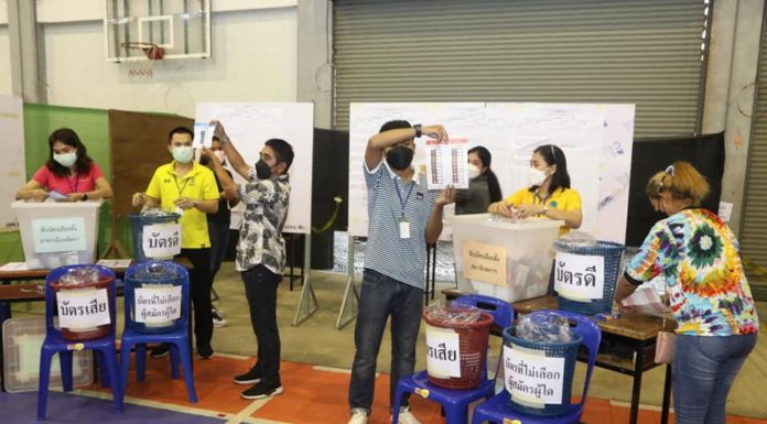 THAÏLANDE – POLITIQUE : Un mois pour officialiser les résultats des votes à Pattaya et Bangkok dépouillement élection Pattaya