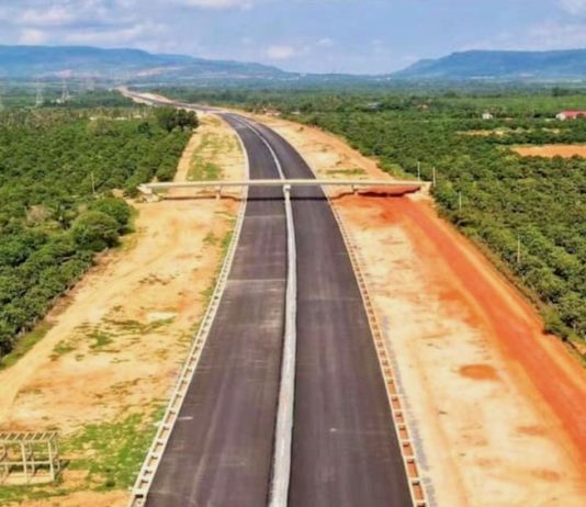 CAMBODGE – TOURISME : Les voies rapides stimulent le tourisme et la croissance économique au Cambodge auto-route sihanoukville phnom penh