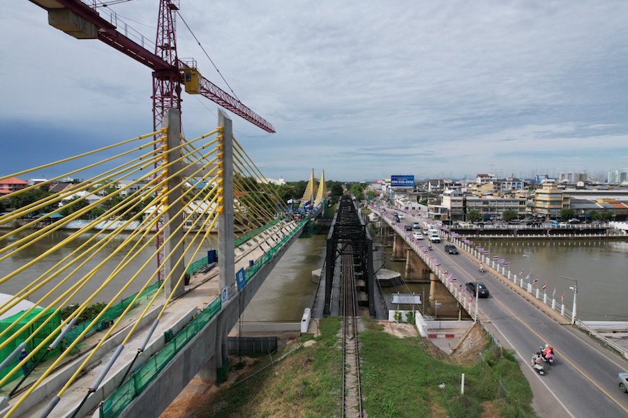pont à haubans à Ratchaburi