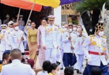 THAÏLANDE – MONARCHIE : Hommage solennel de leurs Majestés pour Asahna Bucha Majestés thaïlande
