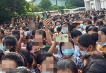 BIRMANIE – SOCIÉTÉ : Grève des ouvriers d’une usine de vêtements à Rangoun manifestants Birmanie