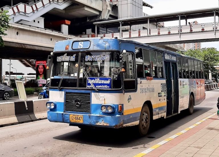 THAÏLANDE – SOCIÉTÉ : La ligne de bus N°8 de Bangkok passe à l’électricité
