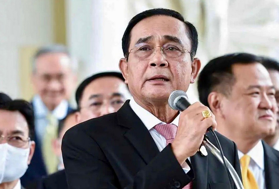 prayut suspendu