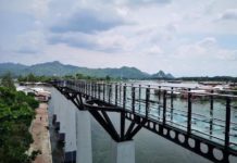THAÏLANDE – SOCIÉTÉ : Le Premier ministre supervise la construction du skywalk sur la rivière à Kanchanaburi skywalk Kanchanaburi