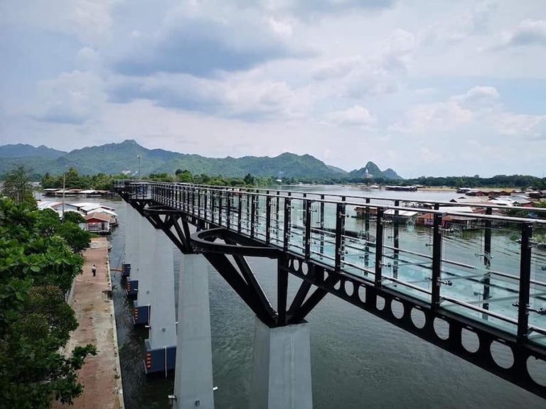 THAÏLANDE – SOCIÉTÉ : Le Premier ministre supervise la construction du skywalk sur la rivière à Kanchanaburi
