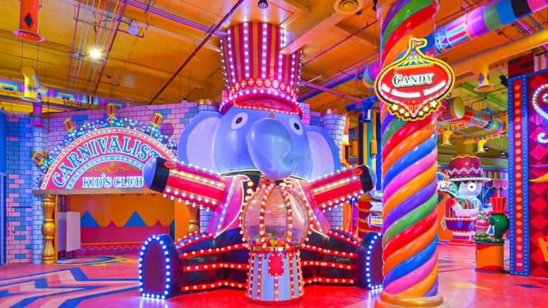 THAÏLANDE – TOURISME : Les touristes de Phuket succombent au « Carnival Magic »