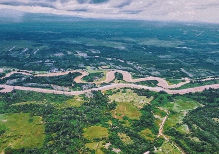 THAÏLANDE – ÉCONOMIE : Deux ponts en construction à la frontière, sur la rivière Golok
