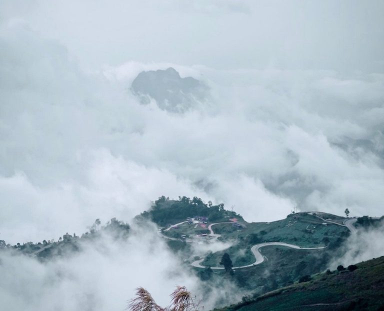 THAÏLANDE – ALERTE : Glissement de terrain dans la montagne Phu Thap Boek de Phetchabun