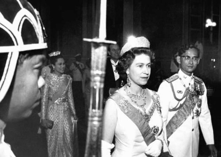 THAÏLANDE – ROYAUME UNI : Elizabeth II, une reine passionnée par l’Asie