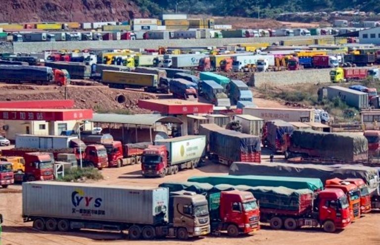 LAOS – ÉCONOMIE : Camions bloqués sur plus de vingt kilomètres à la frontière chinoise