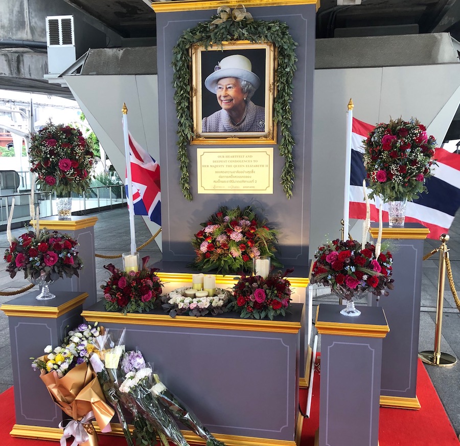 hommage elisabeth II Bangkok