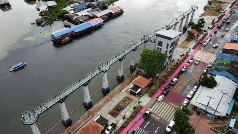THAÏLANDE – TOURISME : Le Glass Skywalk de Kanchanaburi fermé en raison de trop grande affluence