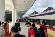 touristes thailandais au laos