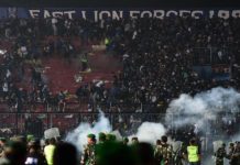 INDONÉSIE – CATASTROPHE : Un match de foot tourne à la tragédie Indonésie catastrophe football