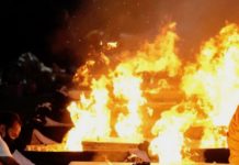 THAÏLANDE – CRÉMATION : Les familles se rassemblent pour la crémation des victimes du massacre de la crèche Nong Bua Lamphu crémation