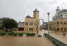 PHUKET – INONDATIONS : La vieille ville de Phuket noyée sous la mousson Phuket inondation
