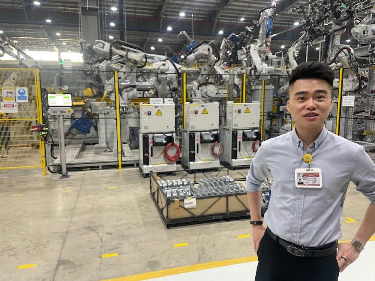 VIETNAM – ÉCONOMIE : Nouilles et voiture électrique, le mode d’emploi du Vietnam en 2022