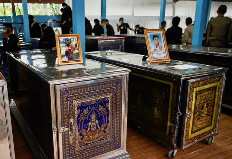 THAÏLANDE – MASSACRE : Les écoles thaïlandaises pleurent les victimes du massacre de Nong Bua Lamphu