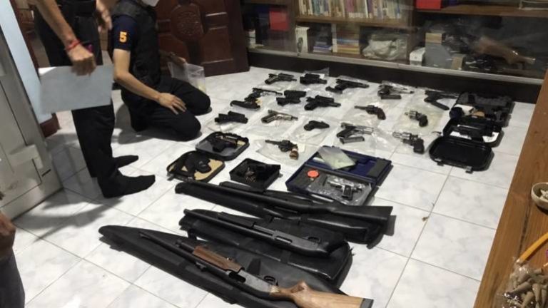 THAÏLANDE – SOCIÉTÉ : Commerce illégal d’armes à feu : 61 personnes arrêtées, 145 « armes fantômes » saisies