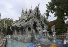 THAÏLANDE – SOCIÉTÉ : Chiang Mai en colère contre des touristes qui s’embrassent dans les temples wat-sri-suphan