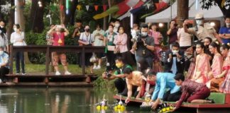 Loy Kratong Thaïlande