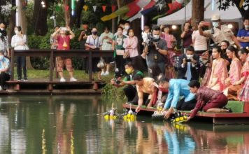 Loy Kratong Thaïlande