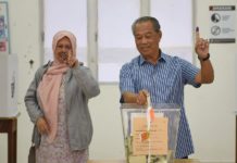 MALAISIE – POLITIQUE : Duel pour le pouvoir entre Muhyiddin Yassin et Anwar Ibrahim Muhyiddin Yassin Malaisie
