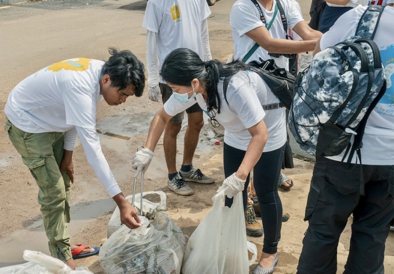 CAMBODGE – SOCIÉTÉ : Près de 700 personnes pour nettoyer Phnom Penh