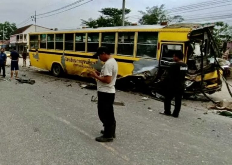 THAÏLANDE – DRAME : Le conducteur d’un pick-up tué, huit personnes blessées dans une collision