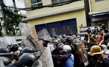 THAÏLANDE – APEC : Des manifestants anti-gouvernementaux arrêtés pendant le sommet manifestants APEC