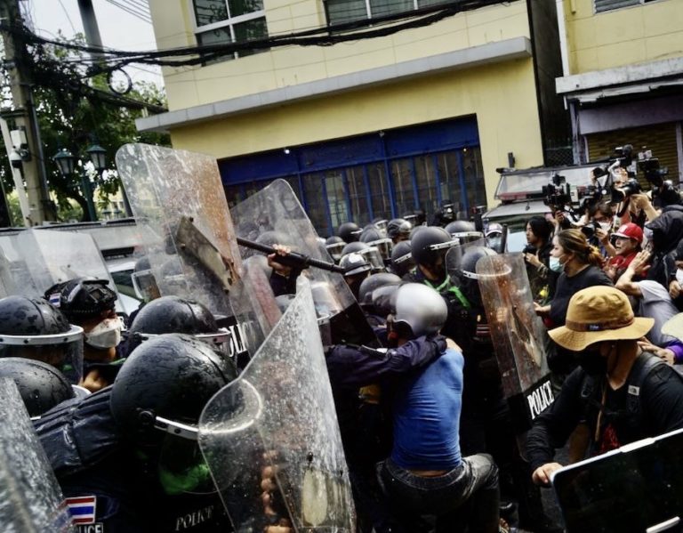 THAÏLANDE – APEC : Des manifestants anti-gouvernementaux arrêtés pendant le sommet 