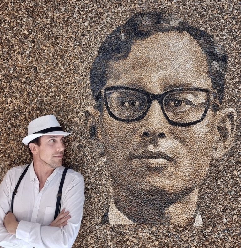 THAÏLANDE –  HOMMAGE : Rama IX, un roi gravé dans la pierre et dans la terre