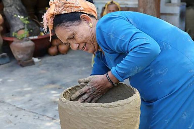 VIETNAM – CULTURE : L’Unesco inscrit l’art de la poterie du peuple Cham, sur la liste du patrimoine culturel
