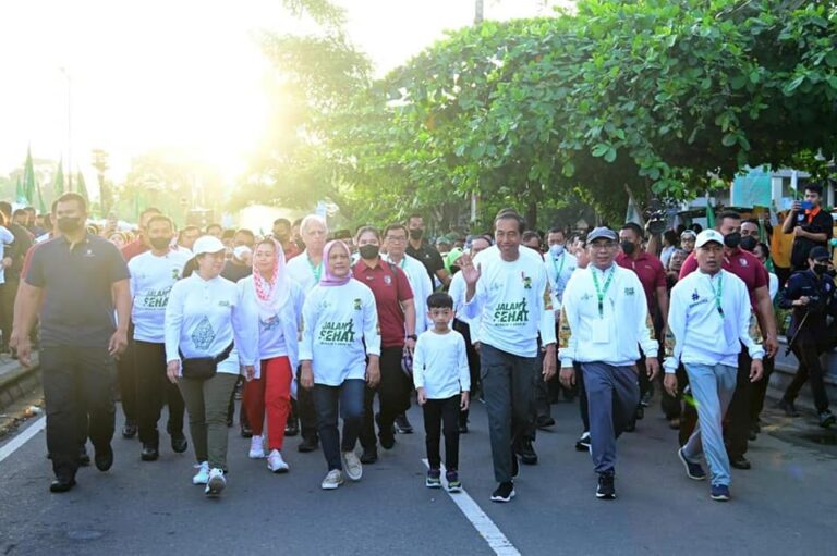 INDONÉSIE – POLITIQUE : Le taux d’approbation du président indonésien Jokowi atteint un niveau record
