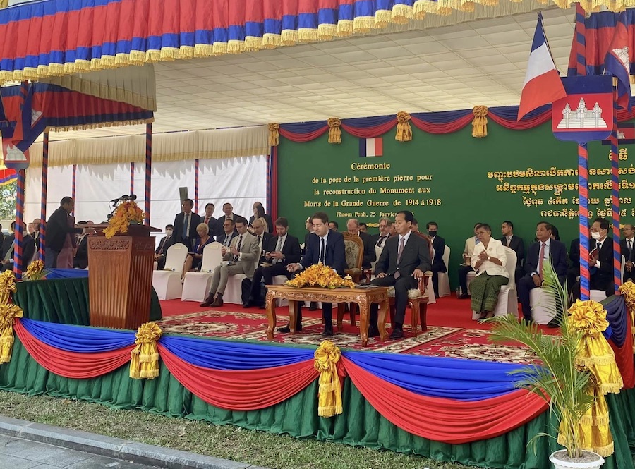 Ministre Olivier Becht Cambodge monument aux morts