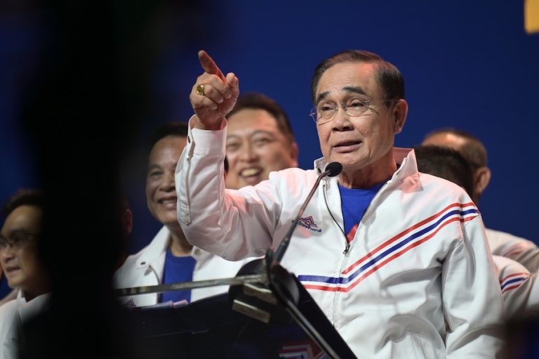 THAÏLANDE – POLITIQUE : Les promesses sonnantes et trébuchantes du Pheu Thai ne passent pas