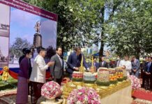 CAMBODGE – FRANCE : Avant Bangkok, le ministre Olivier Becht parle de mémoire commune à Phnom Penh cérémonie pose première pierre O Becht Cambodge