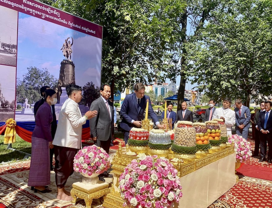 cérémonie pose première pierre O Becht Cambodge