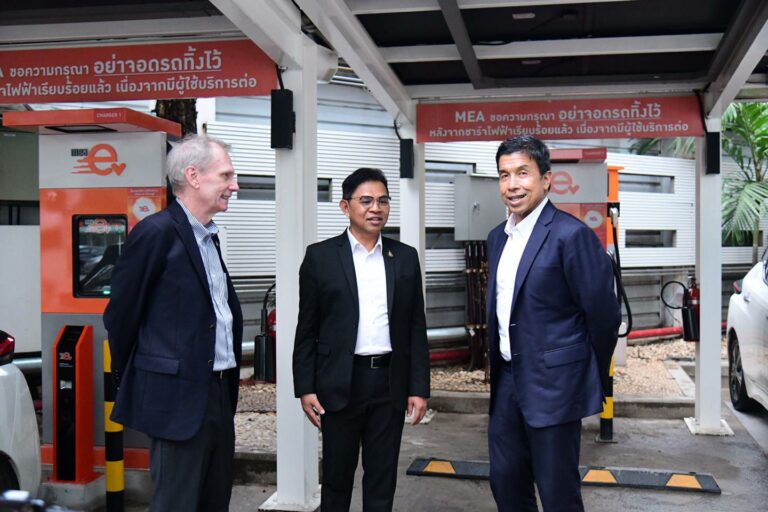 BANGKOK – AUTOMOBILE : Les véhicules électriques, bientôt rois de la cité des anges ?