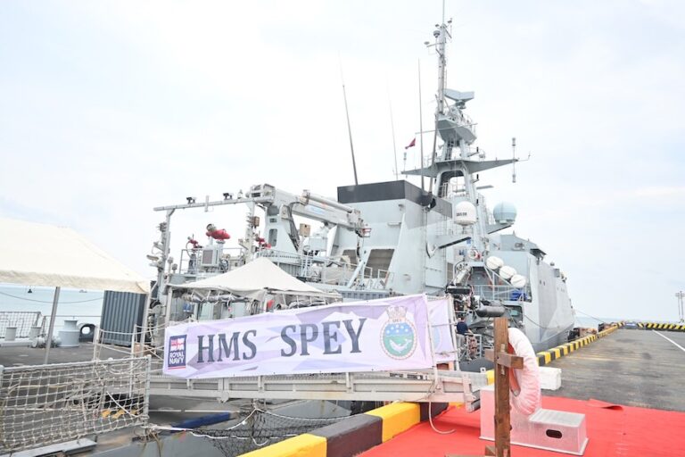 CAMBODGE – DÉFENSE : « God Save the King » sur le HMS Spey à Ream