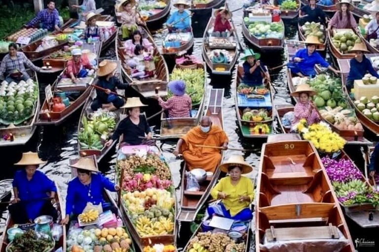 THAÏLANDE – CULTURE : Les marchés flottants sont de retour, et c’est tant mieux !