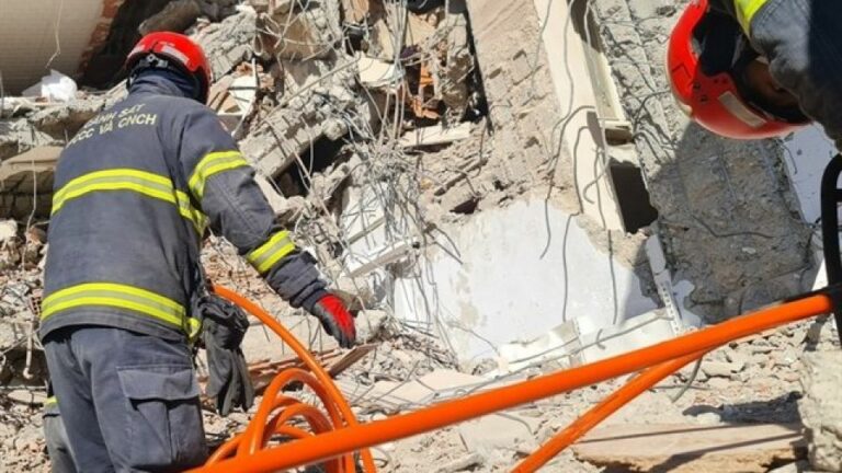 VIETNAM – CATASTROPHE : Des secouristes vietnamiens ont aussi mis le cap sur la Turquie