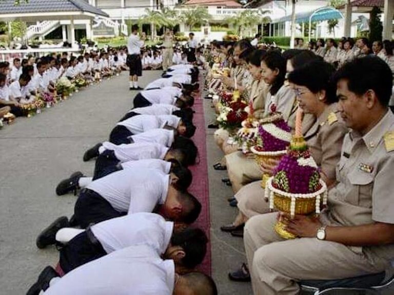 THAÏLANDE – CHRONIQUE : Un prof, des élèves….et un seul maître à bord