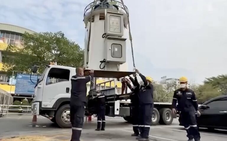 THAÏLANDE – SOCIÉTÉ : La marine thaïlandaise installe des machines à filtrer l’air dans tout Bangkok